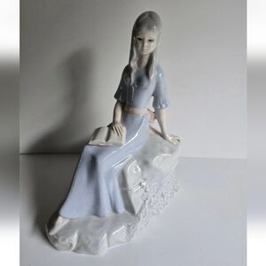 Porcelain Figurine Lady Woman Wheat Figure Vintage Sitting